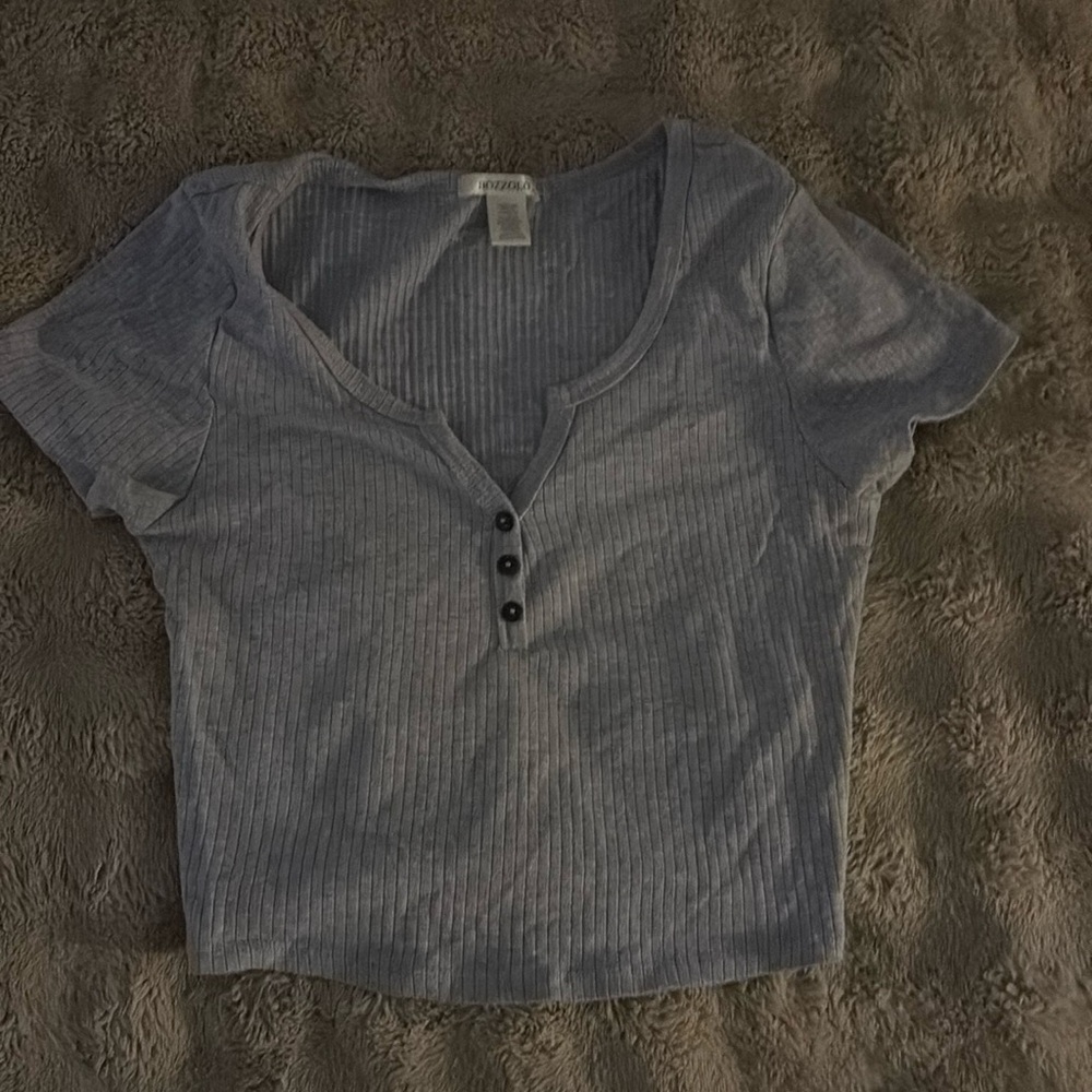 Grey v neck button up crop top.